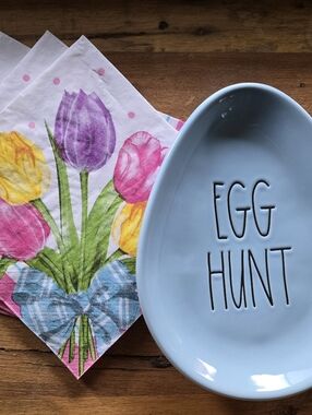 Rae Dunn “Egg Hunt” Blue Egg Plate + 5 Spring Napkins 🥕💙